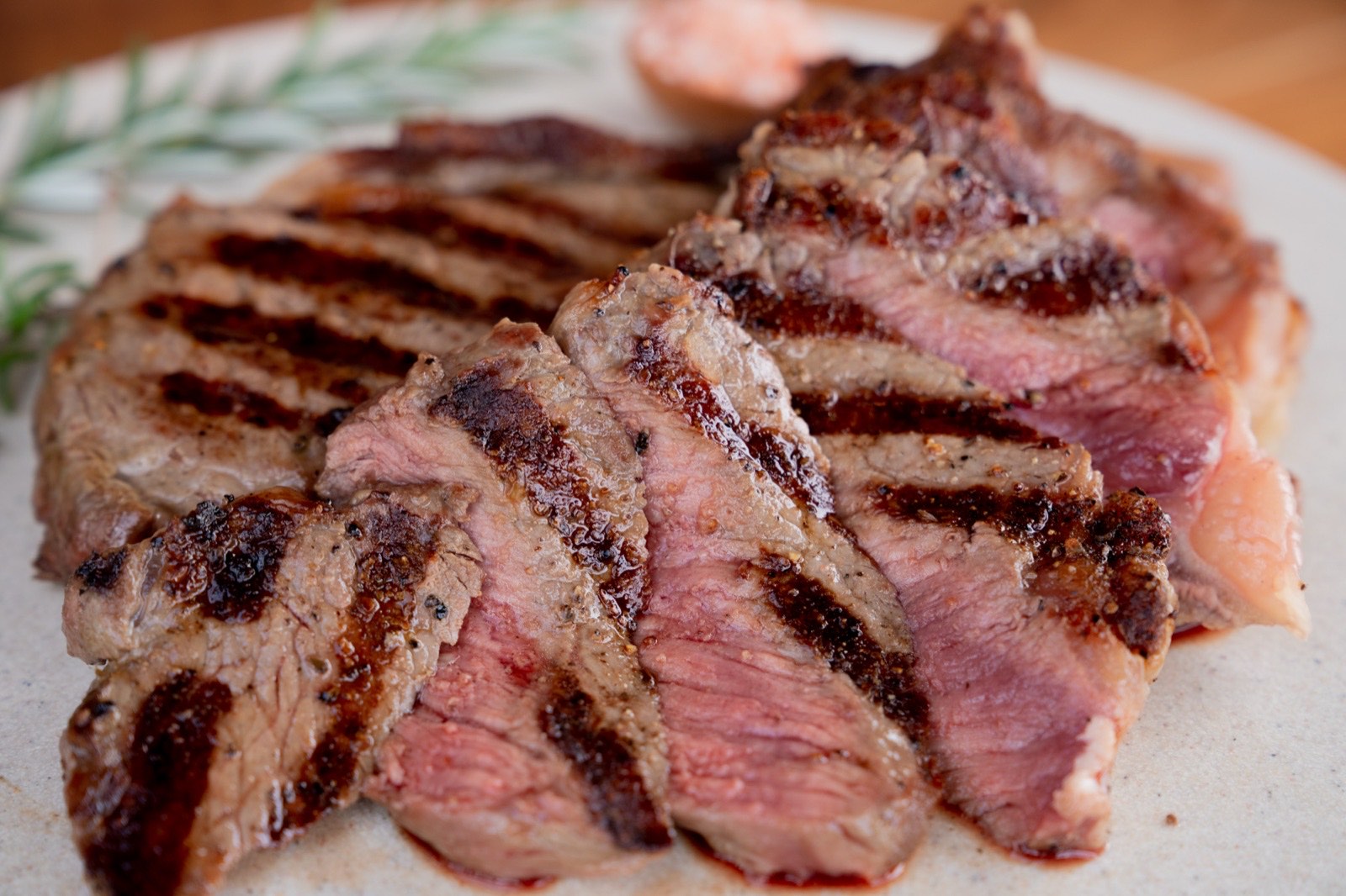 Mangaroa beef sirloin sliced and ready to serve
